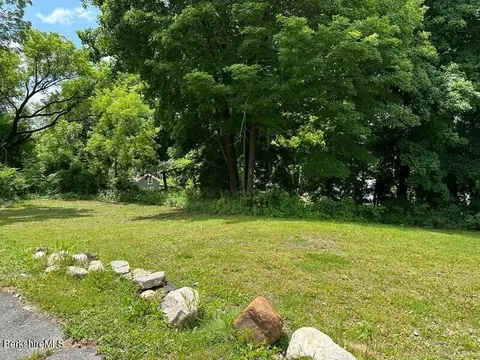33 Circular Ave, Pittsfield, MA 01201