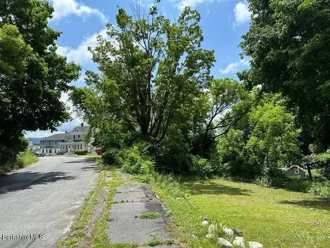 33 Circular Ave, Pittsfield, MA 01201 photo 5