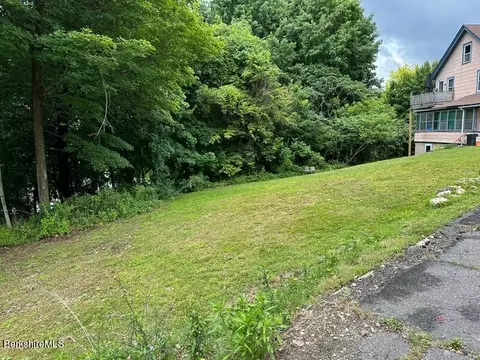 33 Circular Ave, Pittsfield, MA 01201 photo 10