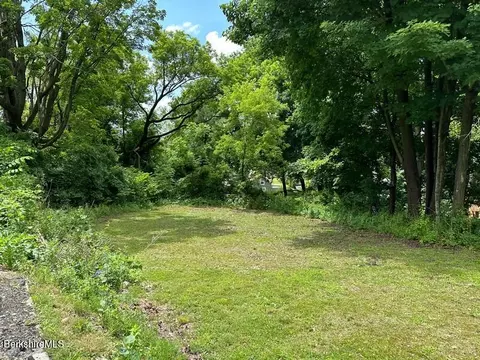 33 Circular Ave, Pittsfield, MA 01201 photo 7