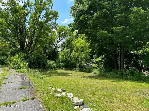 33 Circular Ave, Pittsfield, MA 01201 photo 4