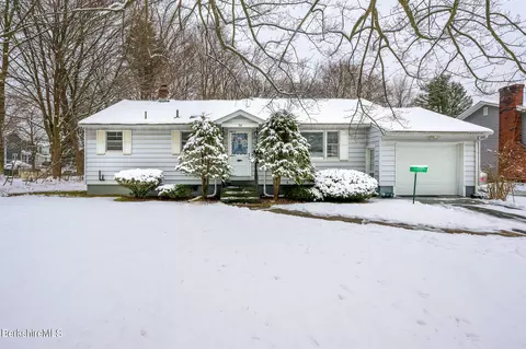 34 Ivy Ln, Pittsfield, MA 01201