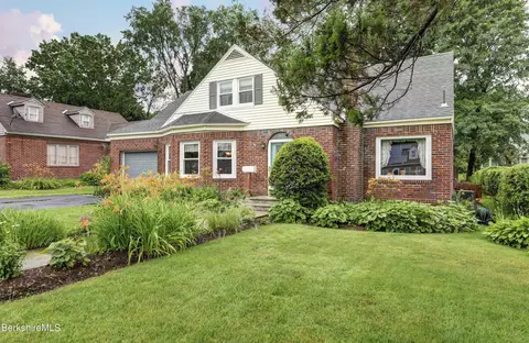 44 Sampson Pkwy, Pittsfield, MA 01201