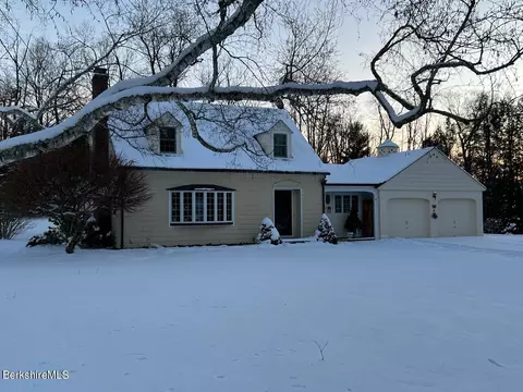 25 Nielsen Ln, Stockbridge, MA 01262