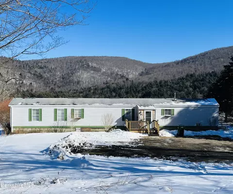 304 Stewart White Rd, Cheshire, MA 01225