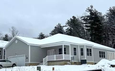 26 Aspen Way #33, Pittsfield, MA 01201