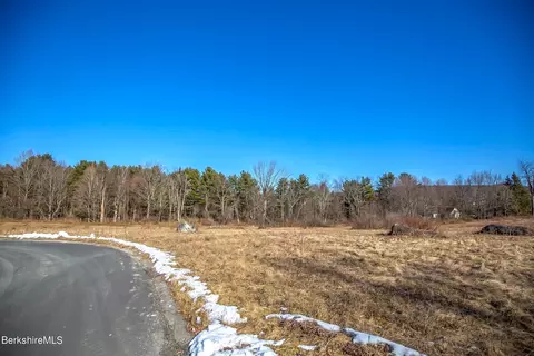 40 Erskine Dr, Lee, MA 01238