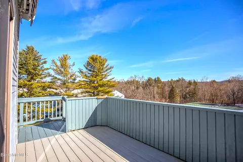 6 Rolling Hls # -5, Lenox, MA 01240