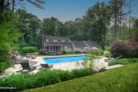 7 Hawthorne Rd, Stockbridge, MA 01262