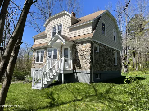 316 Longview Ave, Hinsdale, MA 01235
