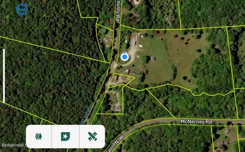 86 County Rd, Becket, MA 01223