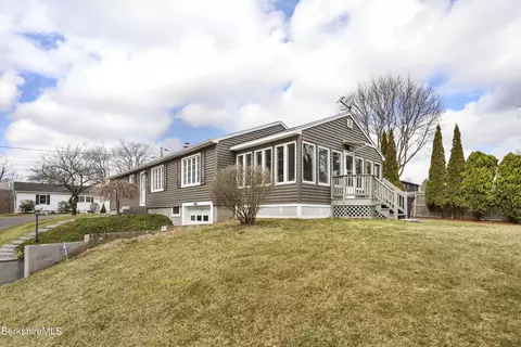 30 Sheffield St, Pittsfield, MA 01201