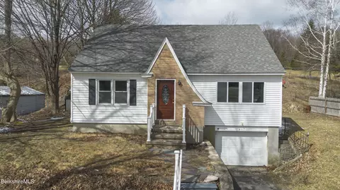 517 State Rd, Cheshire, MA 01225