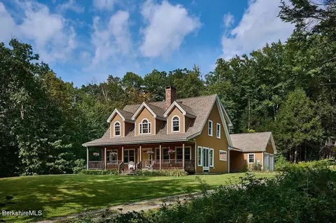 90 Mohawk Trl, Shelburne, MA 01370
