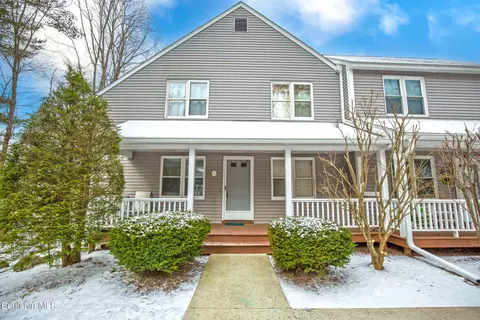 880 East St #16A, Lee, MA 01238