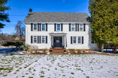 1012-1016 N Hoosac Rd, Williamstown, MA 01267