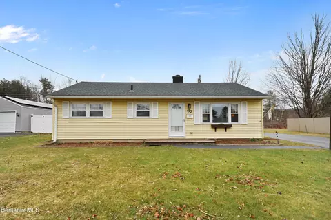 62 Doreen St, Pittsfield, MA 01201