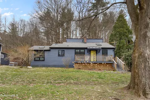 33 Grove St, Great Barrington, MA 01230