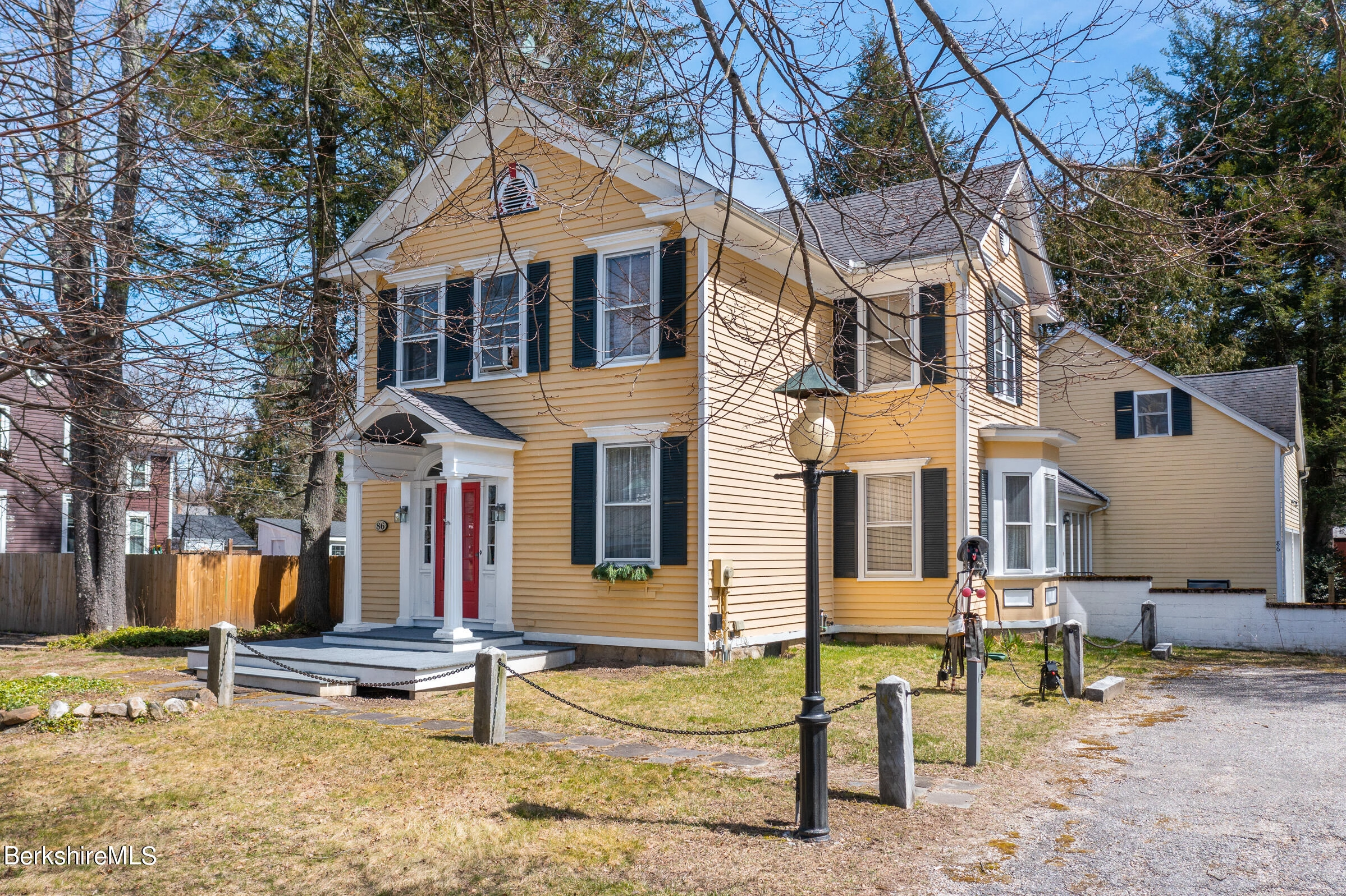 86 MAIN ST  