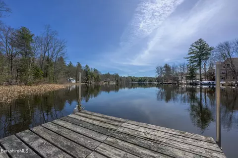 90 Lakeview Rd, Hinsdale, MA 01235