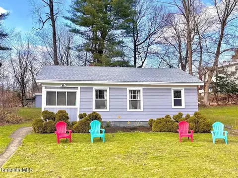 20 Farview Heights Rd, Clarksburg, MA 01247