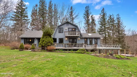 9 West St, Mount Washington, MA 01258