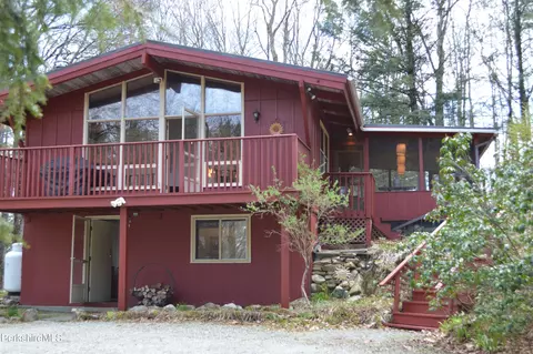 195 Robinwood Ln, Becket, MA 01223