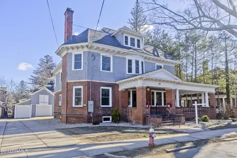 28 Columbus Ave, Northampton, MA 01060