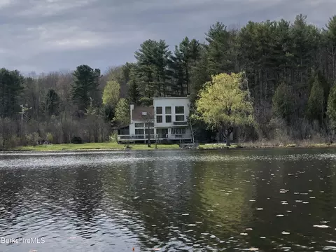 20 Lake Dr, Stockbridge, MA 01262
