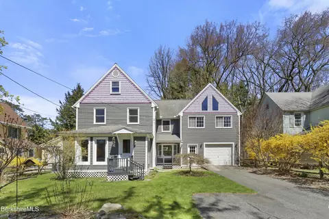 3 Yale Ct, Stockbridge, MA 01262