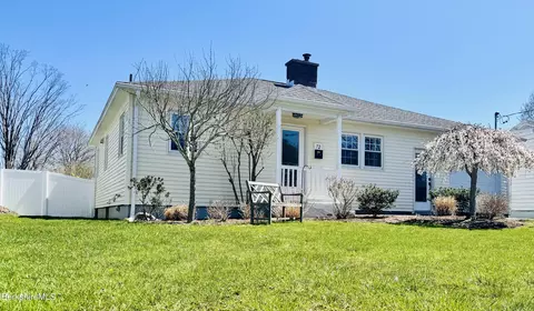 72 Lillian St, Pittsfield, MA 01201