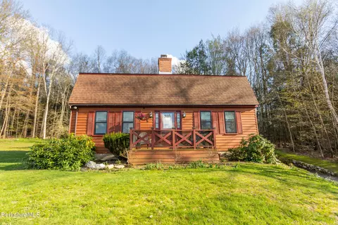 213 Devonshire Dr, Cheshire, MA 01225