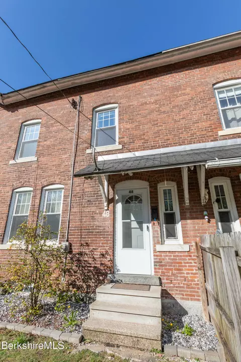 48 New Rd, Pittsfield, MA 01201