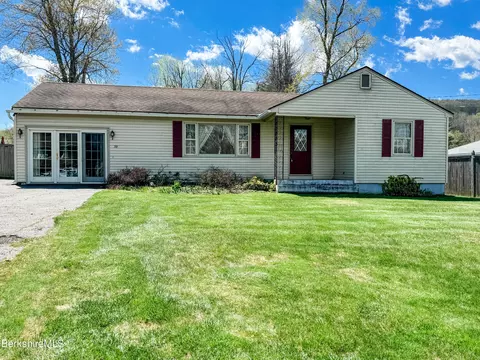 39 Sunset Dr, Dalton, MA 01226