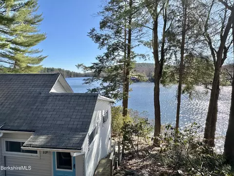 5 W Shore Rd, Westhampton, MA 01027