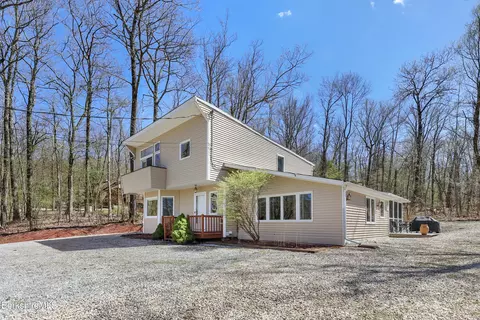 190 Antelope Dr, Lee, MA 01238