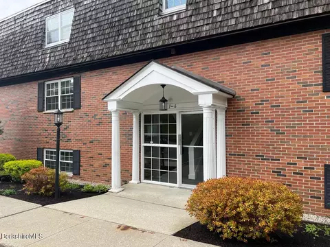 260 Pittsfield Rd #E-5, Lenox, MA 01240