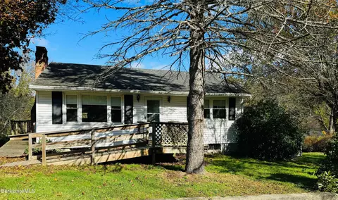 1261 Ny-82 Rd, Ancram, NY 12502