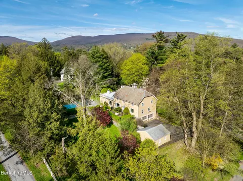 26 Whitman St, Williamstown, MA 01267