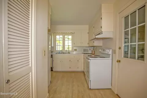 92 King William Rd, Lenox, MA 01240 photo 8
