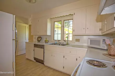 92 King William Rd, Lenox, MA 01240 photo 7