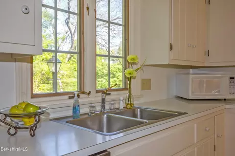 92 King William Rd, Lenox, MA 01240 photo 6