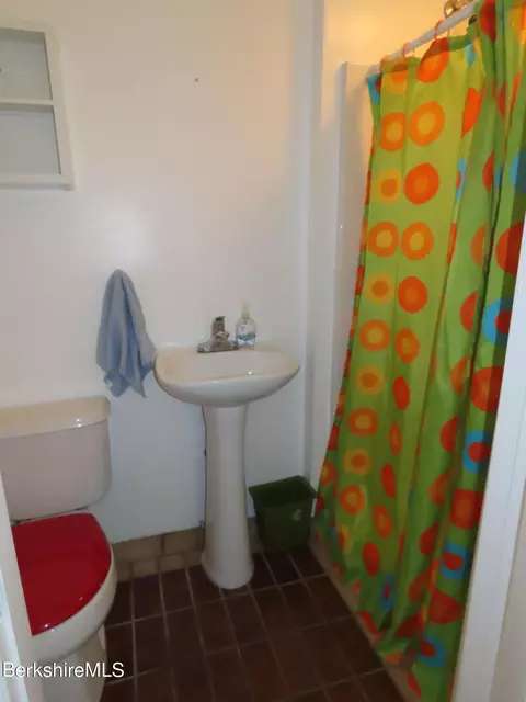 Bath - 123 Mohawk Trl, Florida, MA 01247 photo 1 of 2