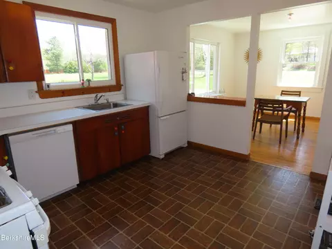 Kitchen - 123 Mohawk Trl, Florida, MA 01247 photo 4 of 5