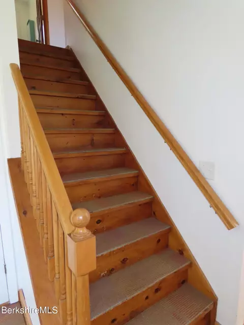 Entry Way - 123 Mohawk Trl, Florida, MA 01247 photo 2 of 4