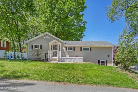 6 Beacon Ave, Pittsfield, MA 01201