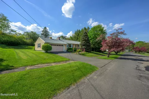 28 Darlene Ave, Pittsfield, MA 01201