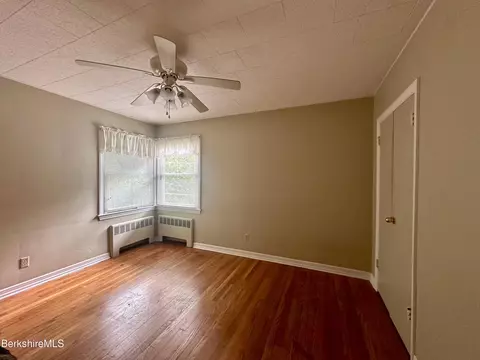 325 Laurel St, Lee, MA 01238 photo 15