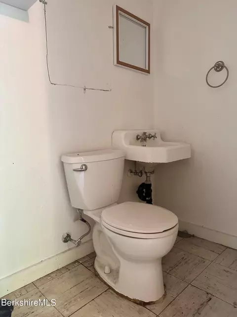 325 Laurel St, Lee, MA 01238 photo 18