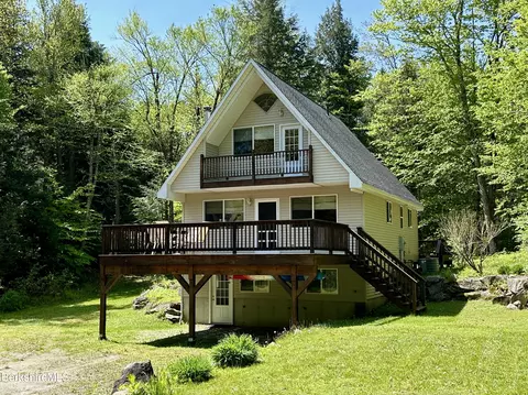 112 Trail Cir, Becket, MA 01223